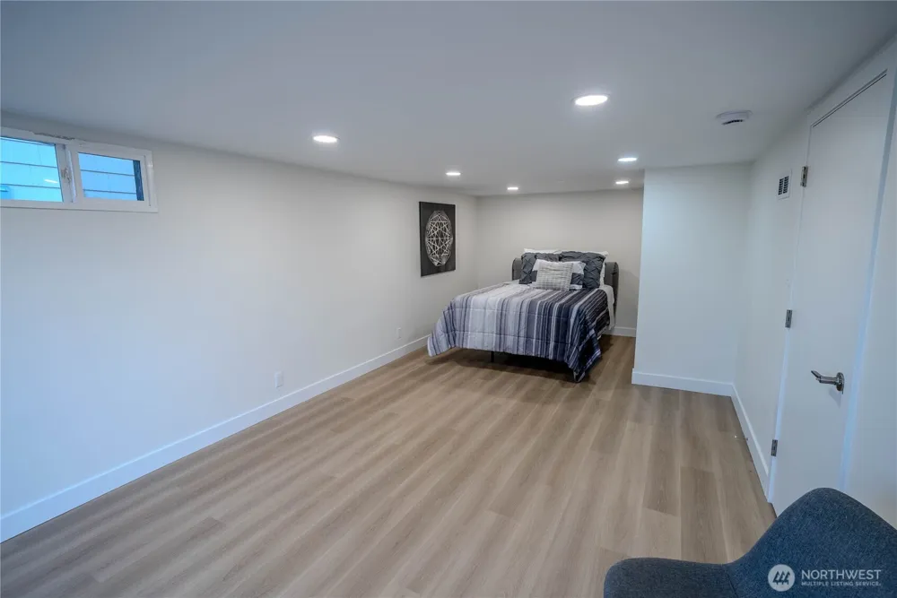 7716 S Mission Drive Seattle, WA 98178