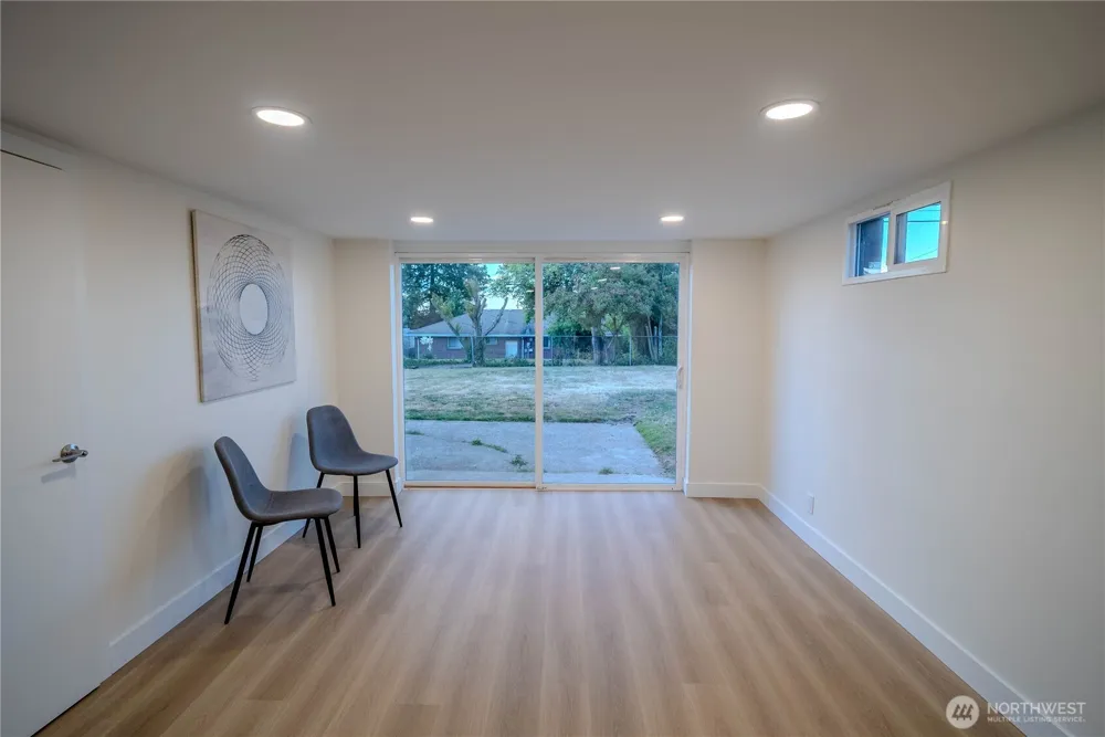 7716 S Mission Drive Seattle, WA 98178
