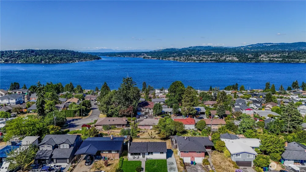 7716 S Mission Drive Seattle, WA 98178