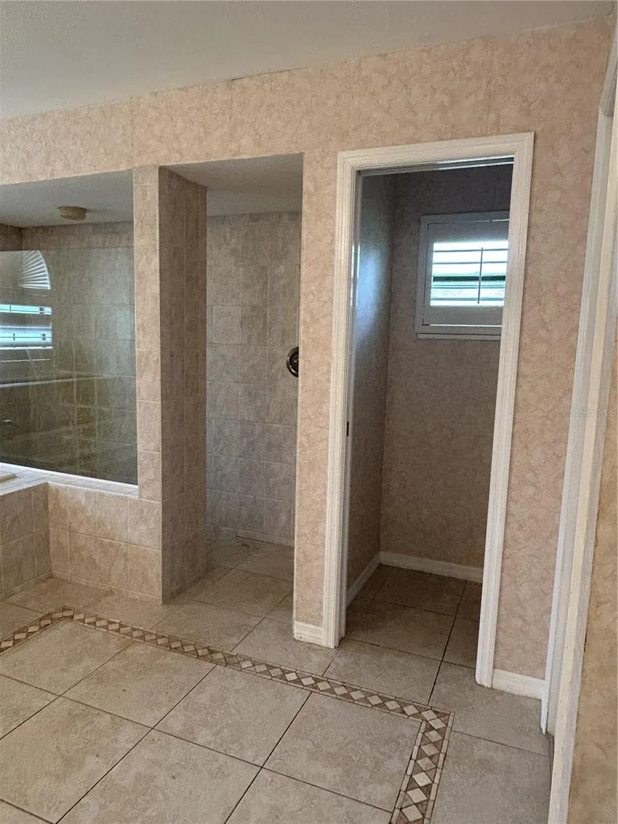 1612 GULF BEACH BOULEVARD Tarpon Springs, FL 34689