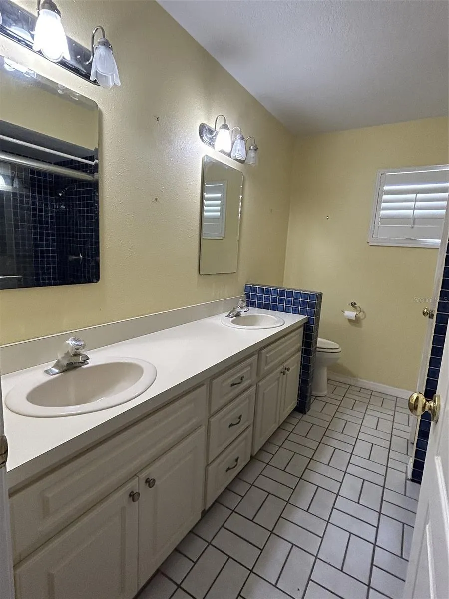 1612 GULF BEACH BOULEVARD Tarpon Springs, FL 34689
