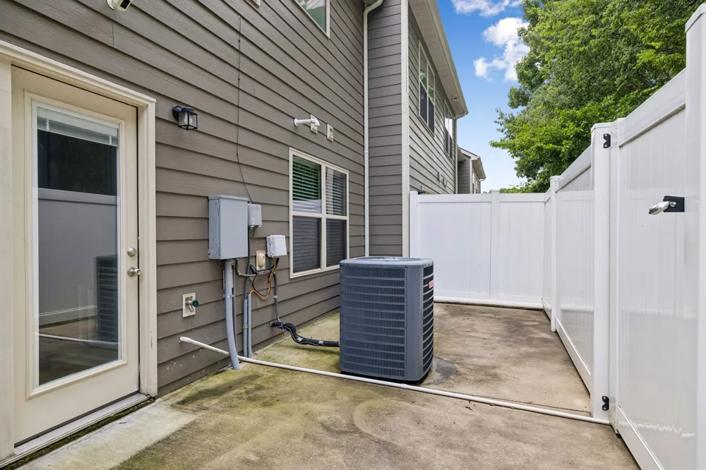 1040 Neeleys Bnd Spring Hill, TN 37174