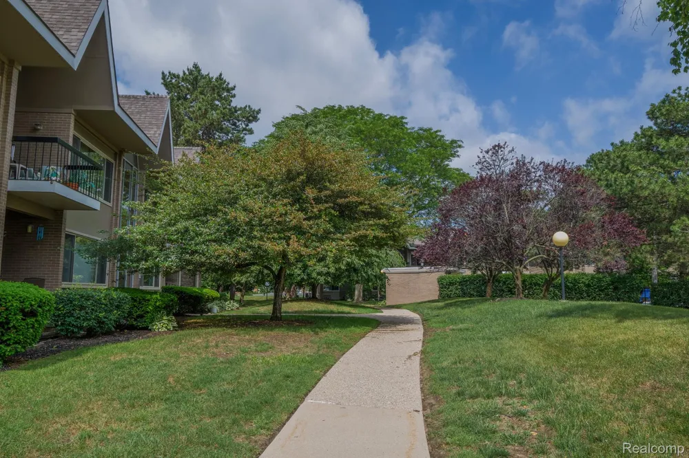 1989 Klingensmith Road #46 Bloomfield Hills City, MI 48302
