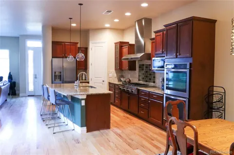 9242 Ridgegate Parkway