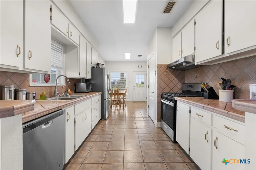 18108 Werchan Lane Coupland, TX 78615