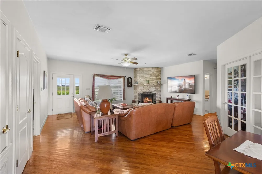 18108 Werchan Lane Coupland, TX 78615