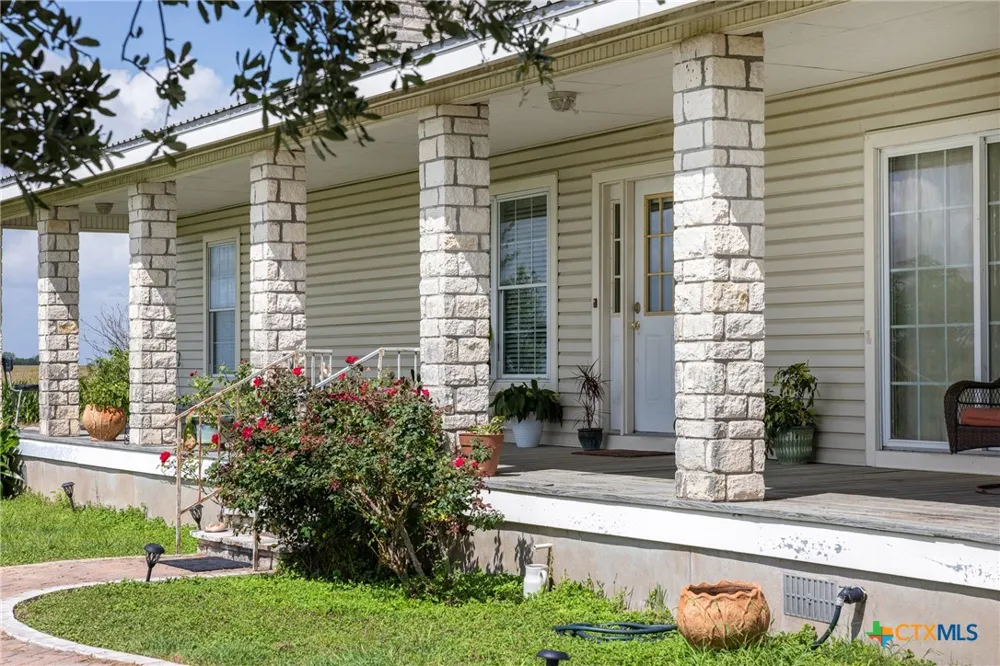 18108 Werchan Lane Coupland, TX 78615
