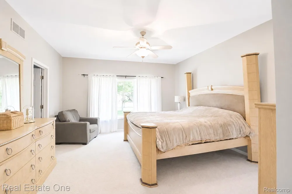716 Bristol Lane Clarkston City, MI 48348