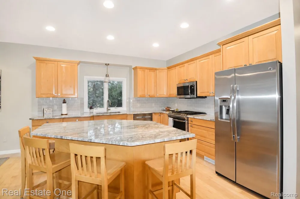 716 Bristol Lane Clarkston City, MI 48348
