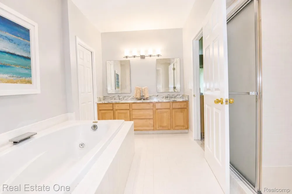 716 Bristol Lane Clarkston City, MI 48348