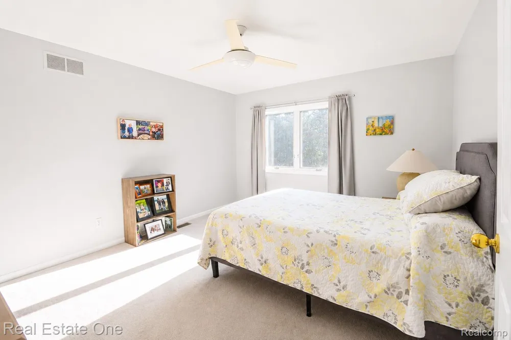 716 Bristol Lane Clarkston City, MI 48348