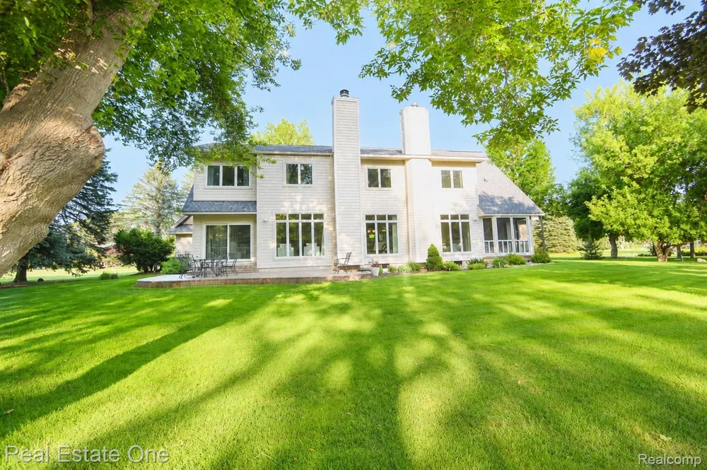 716 Bristol Lane Clarkston City, MI 48348