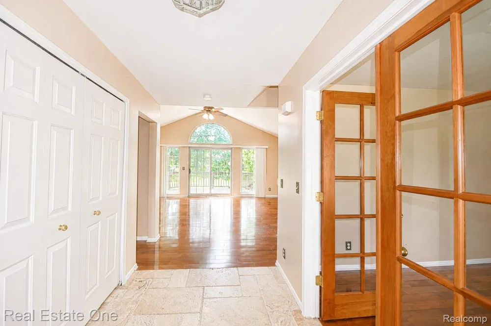 716 Bristol Lane Clarkston City, MI 48348