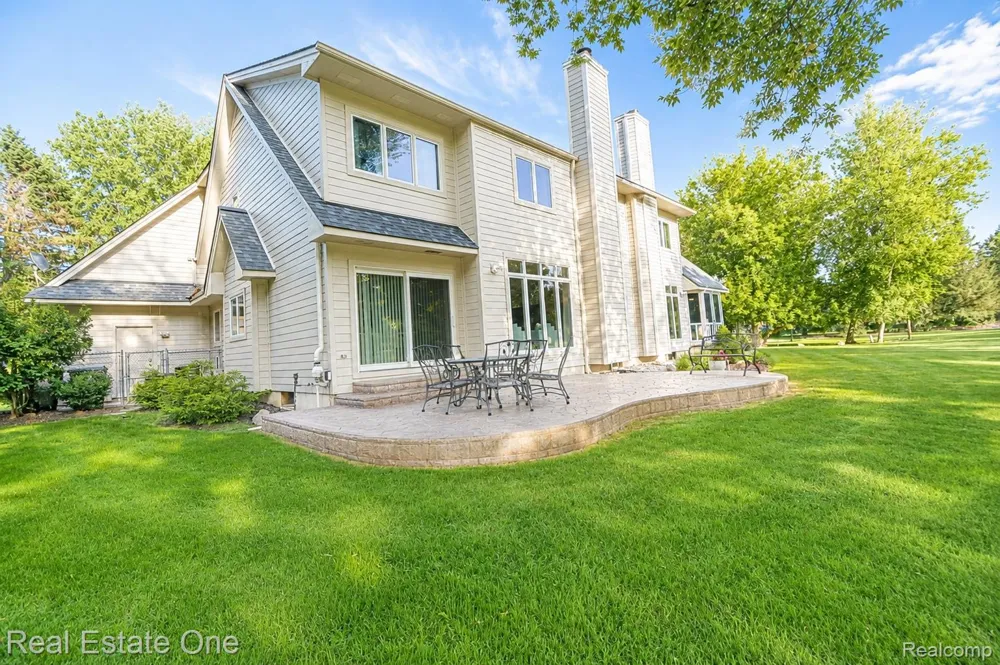 716 Bristol Lane Clarkston City, MI 48348