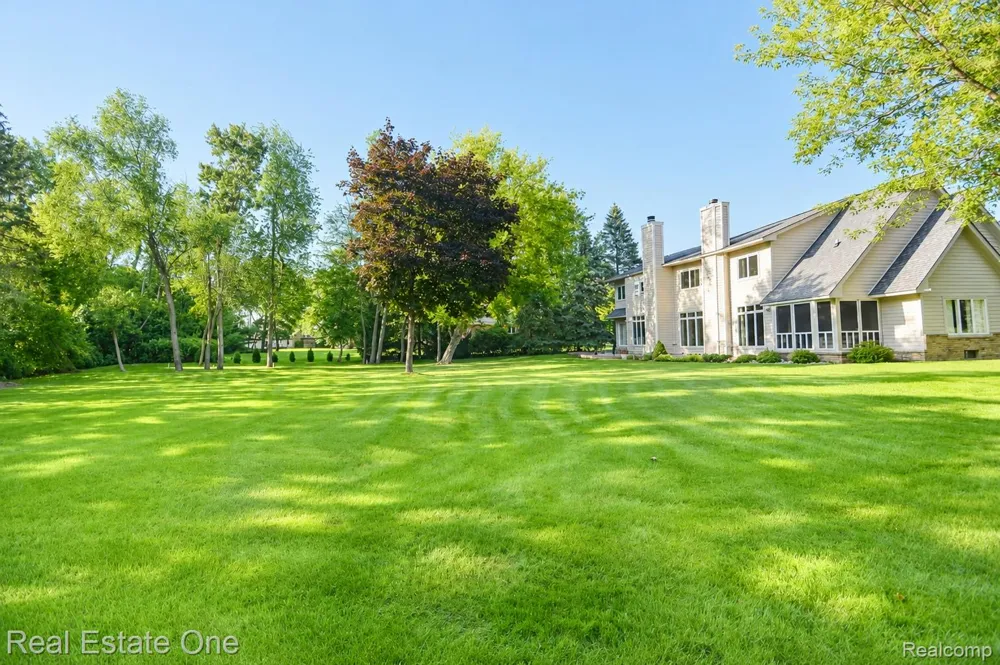 716 Bristol Lane Clarkston City, MI 48348