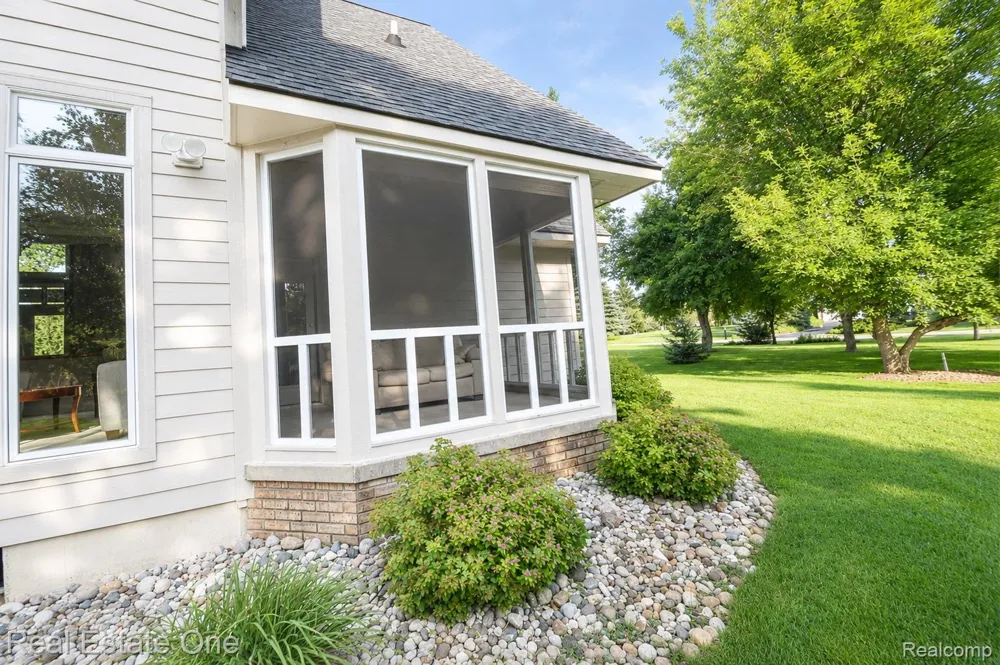 716 Bristol Lane Clarkston City, MI 48348