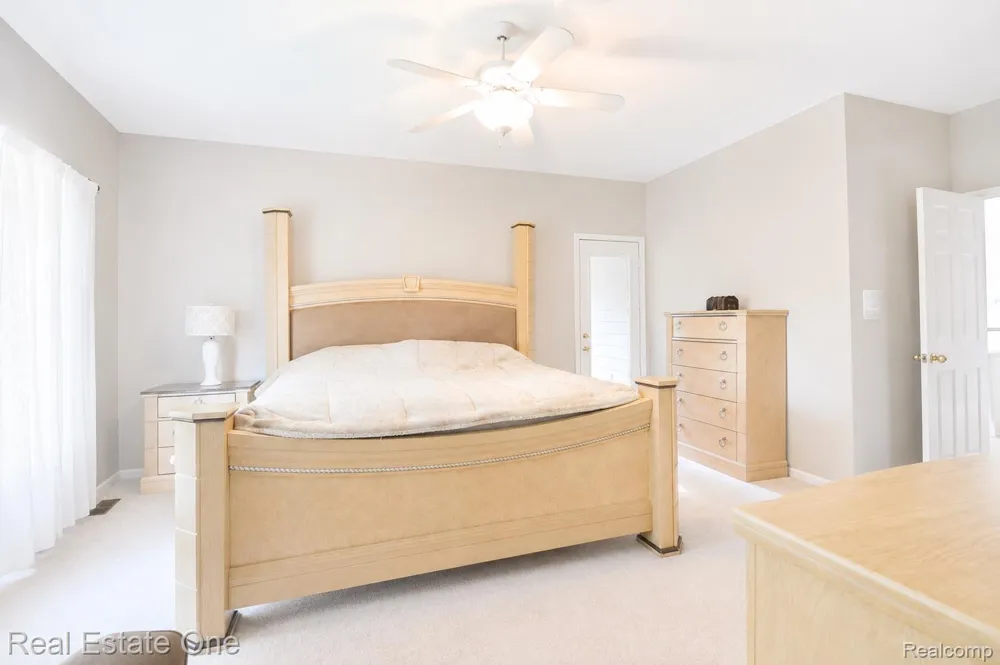 716 Bristol Lane Clarkston City, MI 48348