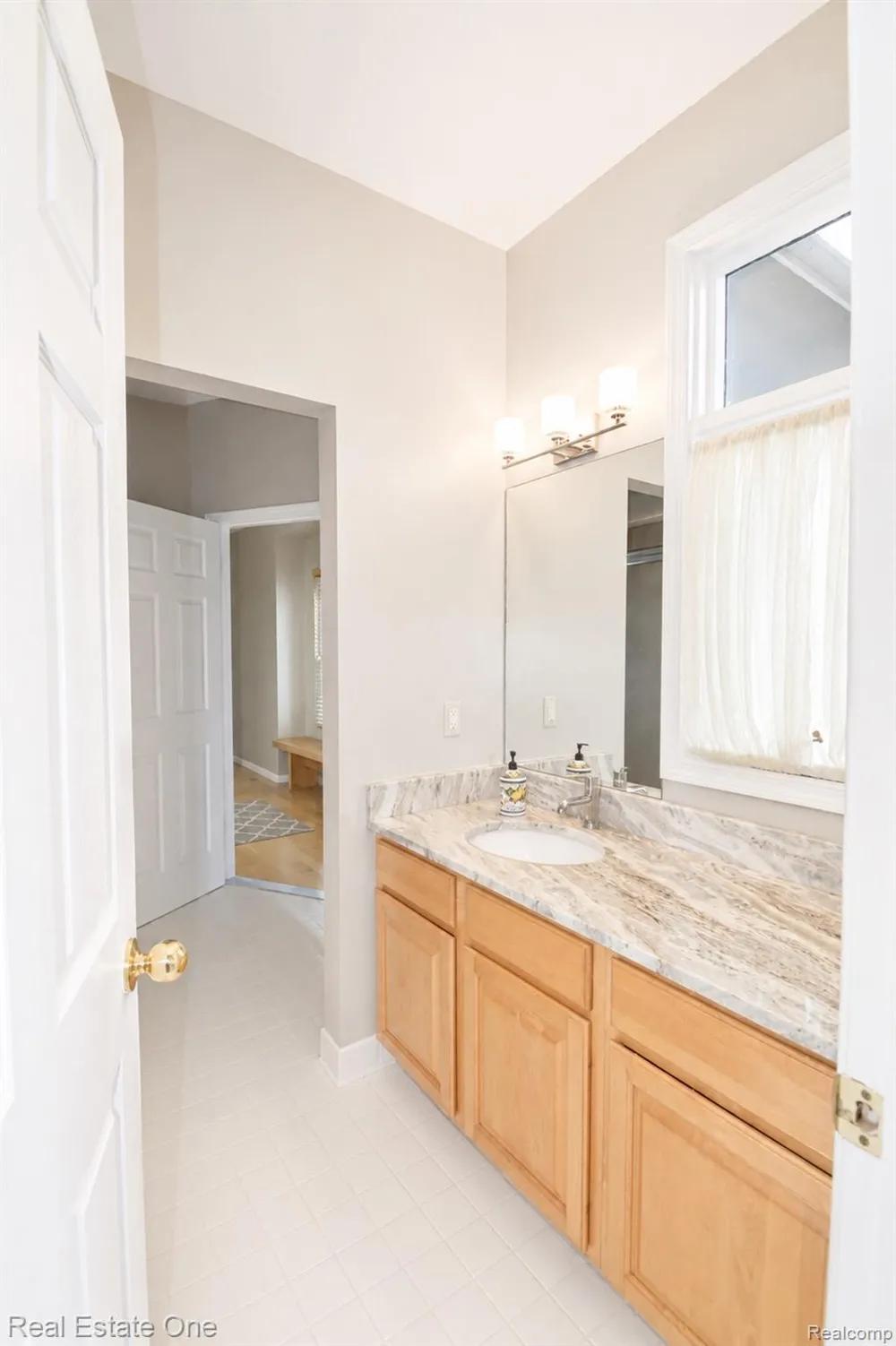 716 Bristol Lane Clarkston City, MI 48348