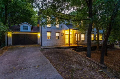 1233 Lady Lane