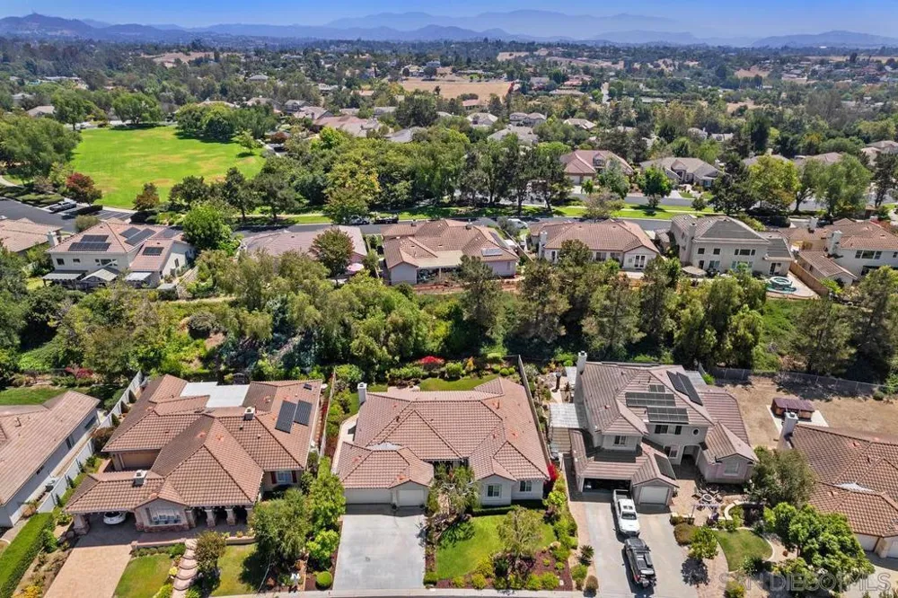 672 Inverlochy Dr Fallbrook, CA 92028