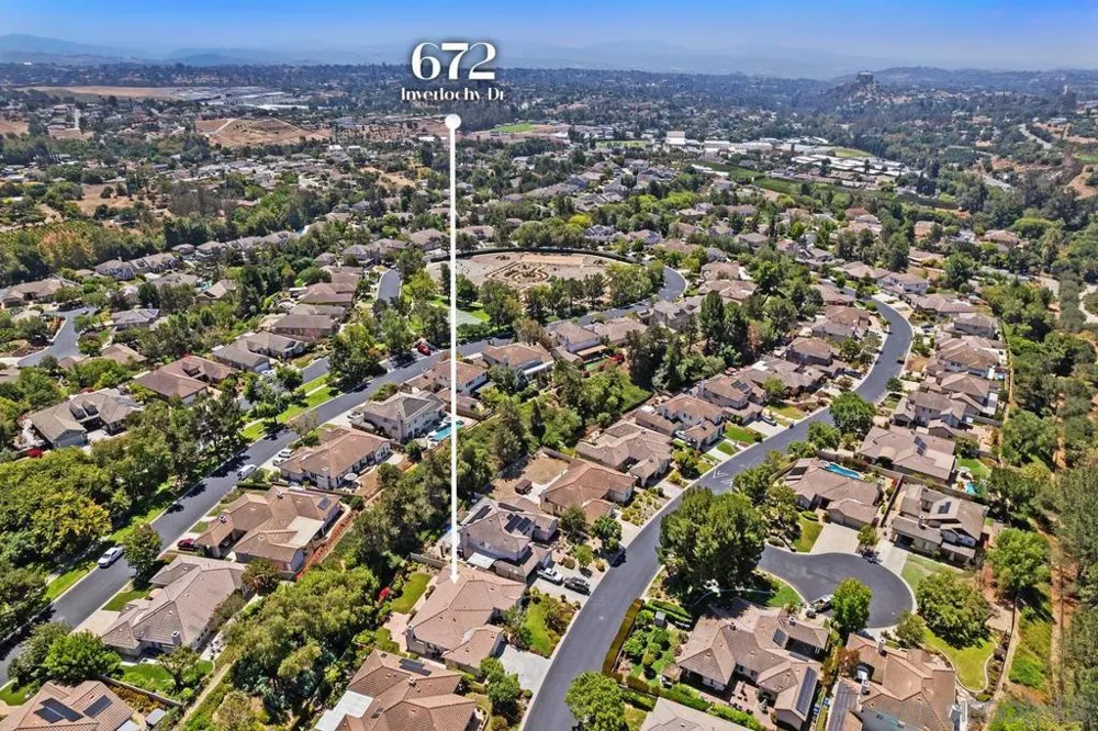672 Inverlochy Dr Fallbrook, CA 92028