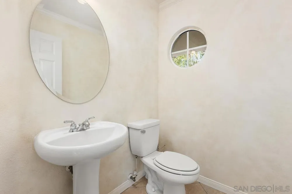 672 Inverlochy Dr Fallbrook, CA 92028
