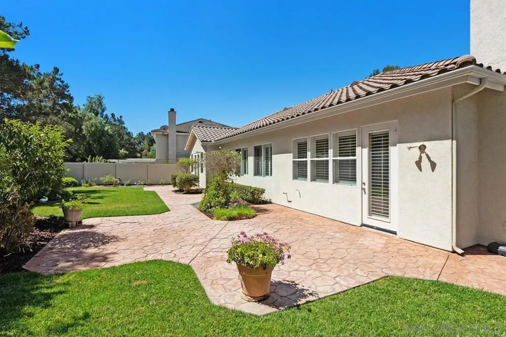 672 Inverlochy Dr Fallbrook, CA 92028