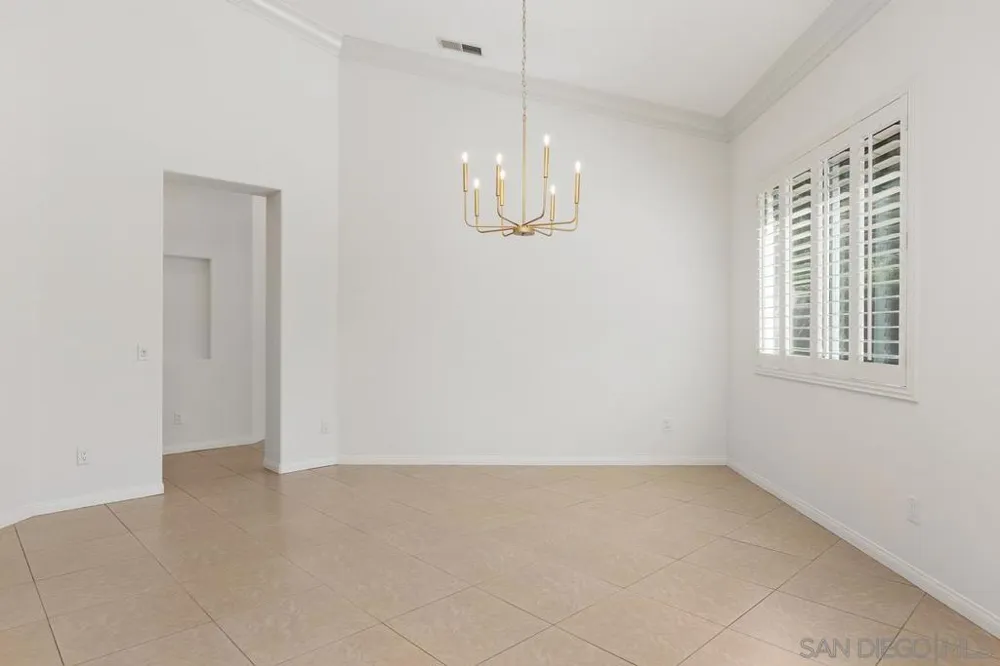 672 Inverlochy Dr Fallbrook, CA 92028