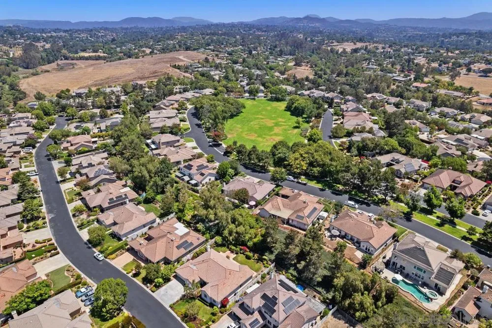 672 Inverlochy Dr Fallbrook, CA 92028