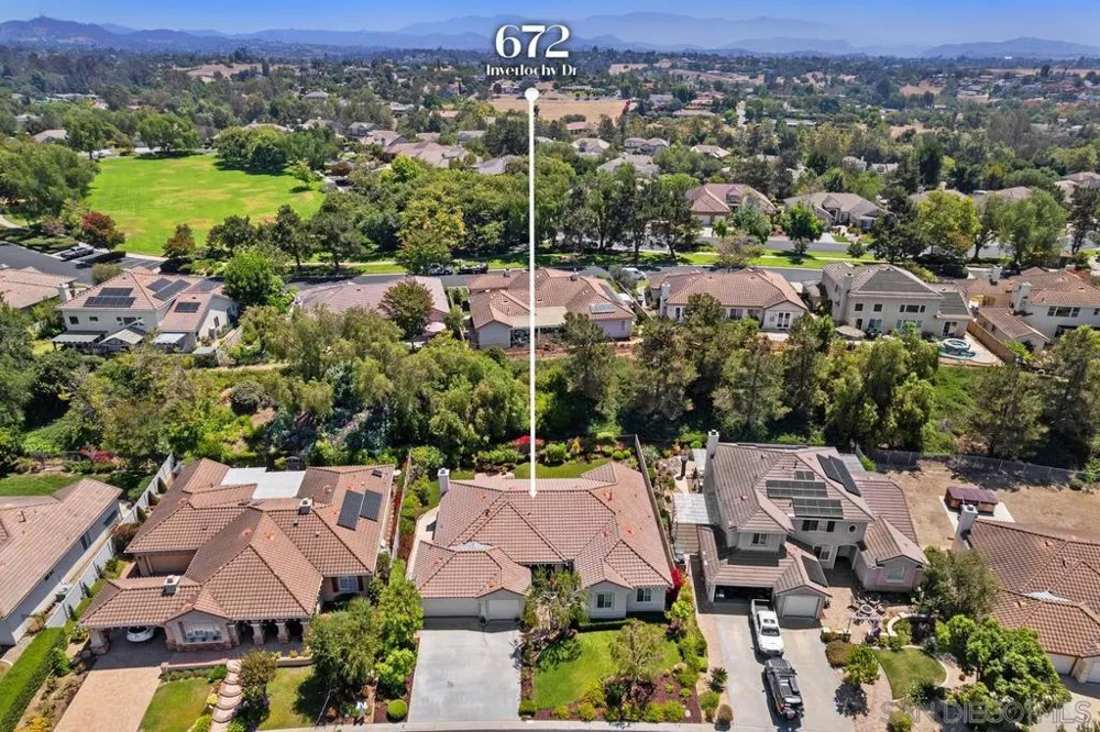 672 Inverlochy Dr Fallbrook, CA 92028