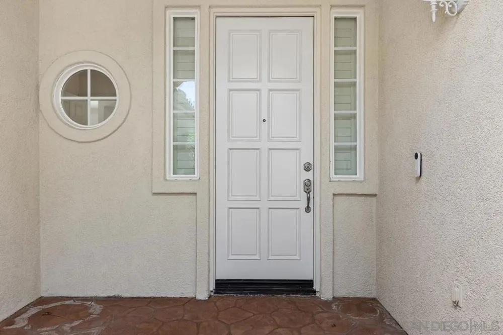 672 Inverlochy Dr Fallbrook, CA 92028