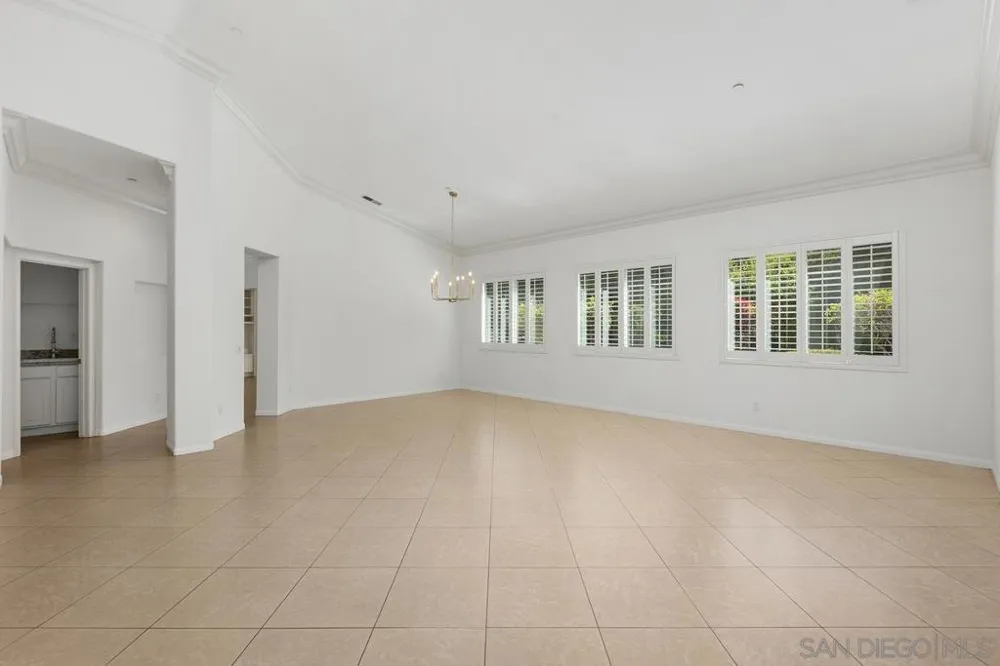 672 Inverlochy Dr Fallbrook, CA 92028
