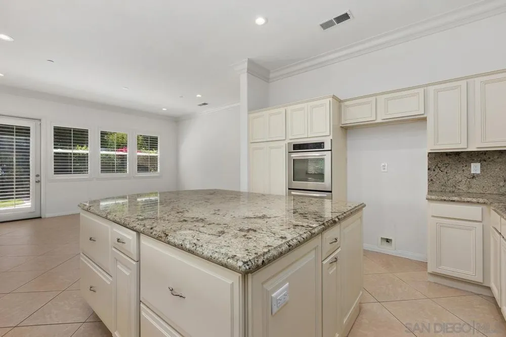 672 Inverlochy Dr Fallbrook, CA 92028