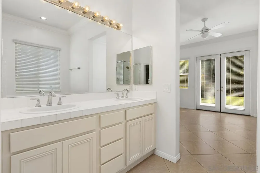 672 Inverlochy Dr Fallbrook, CA 92028