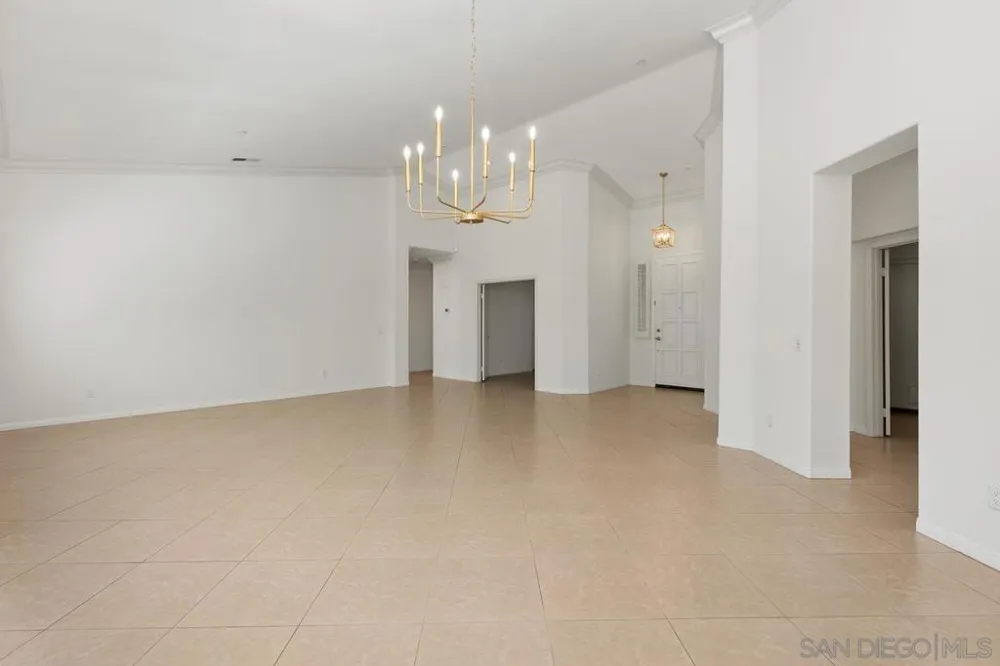 672 Inverlochy Dr Fallbrook, CA 92028