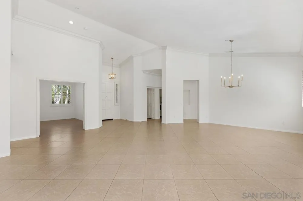 672 Inverlochy Dr Fallbrook, CA 92028