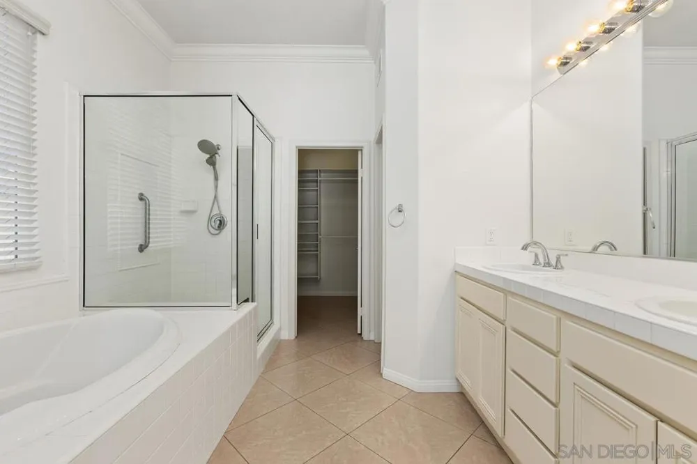 672 Inverlochy Dr Fallbrook, CA 92028