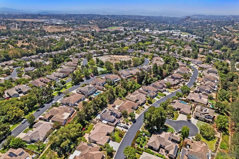 672 Inverlochy Dr Fallbrook, CA 92028