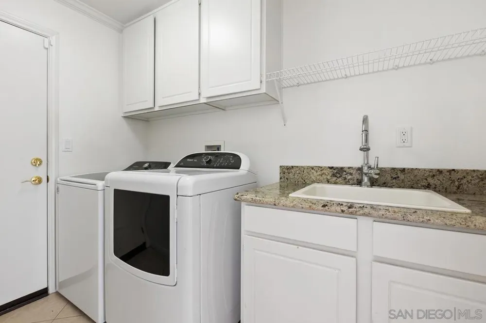 672 Inverlochy Dr Fallbrook, CA 92028