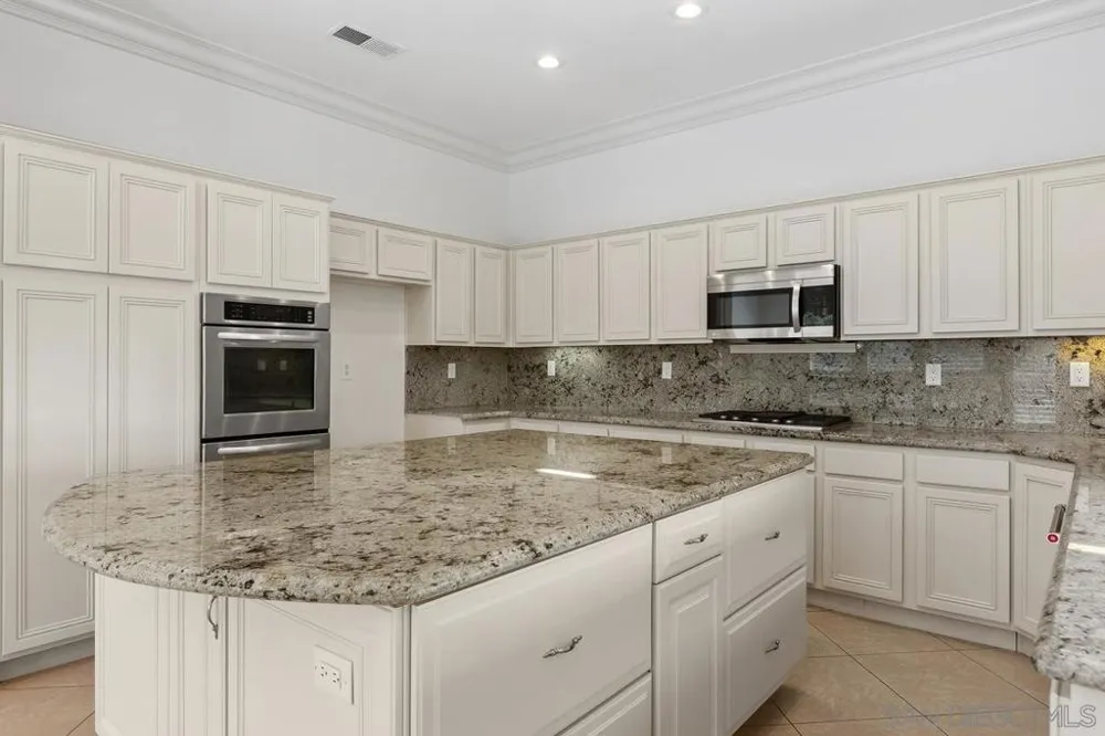 672 Inverlochy Dr Fallbrook, CA 92028
