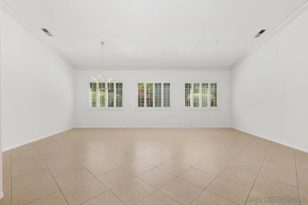 672 Inverlochy Dr Fallbrook, CA 92028