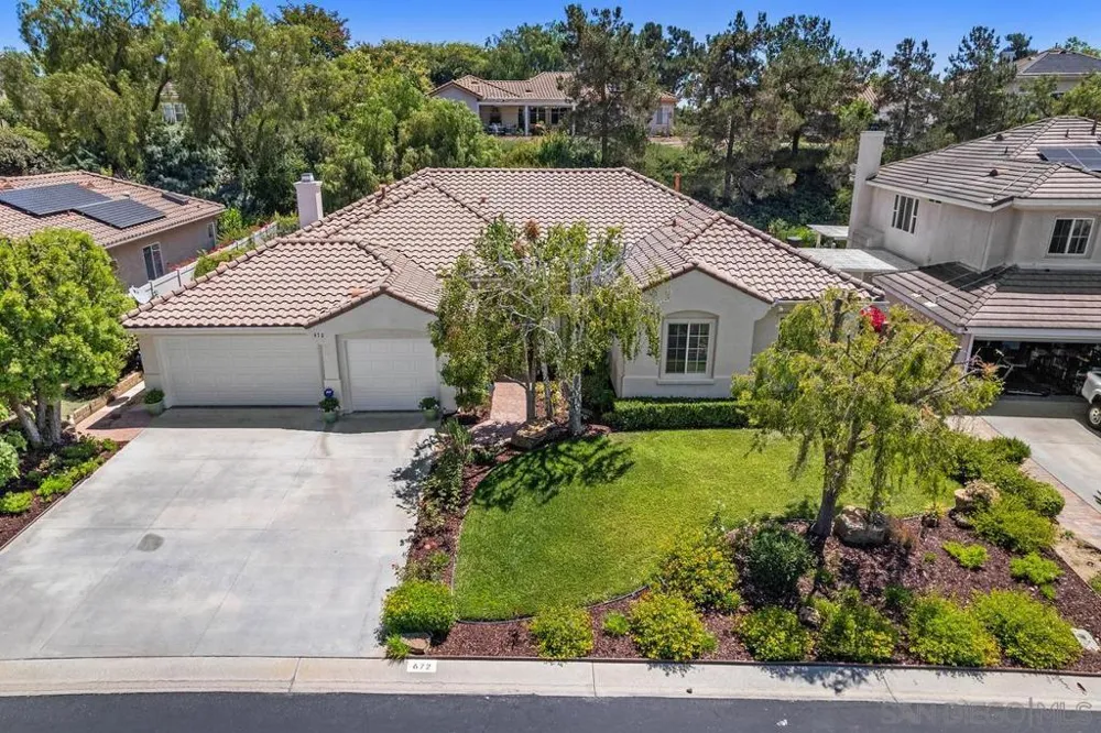 672 Inverlochy Dr Fallbrook, CA 92028