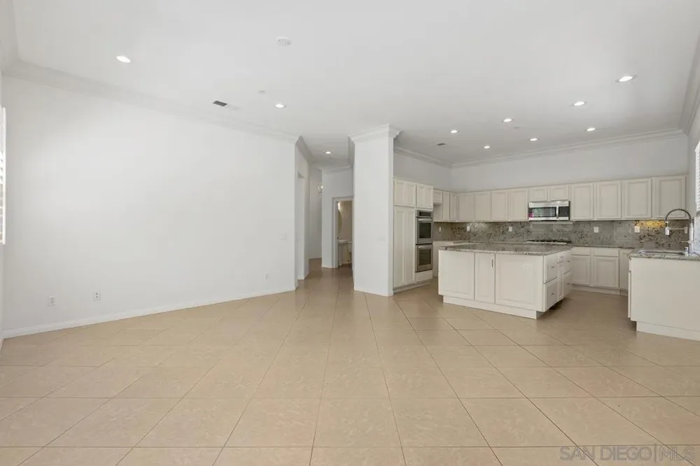 672 Inverlochy Dr Fallbrook, CA 92028