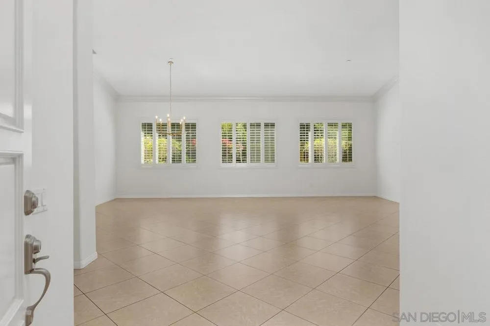 672 Inverlochy Dr Fallbrook, CA 92028