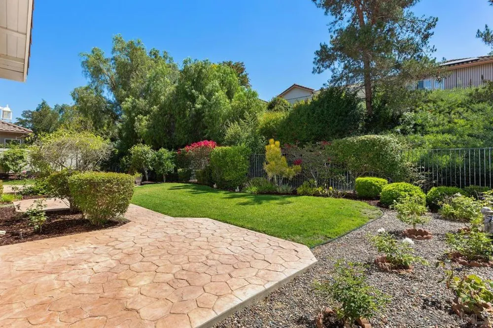 672 Inverlochy Dr Fallbrook, CA 92028