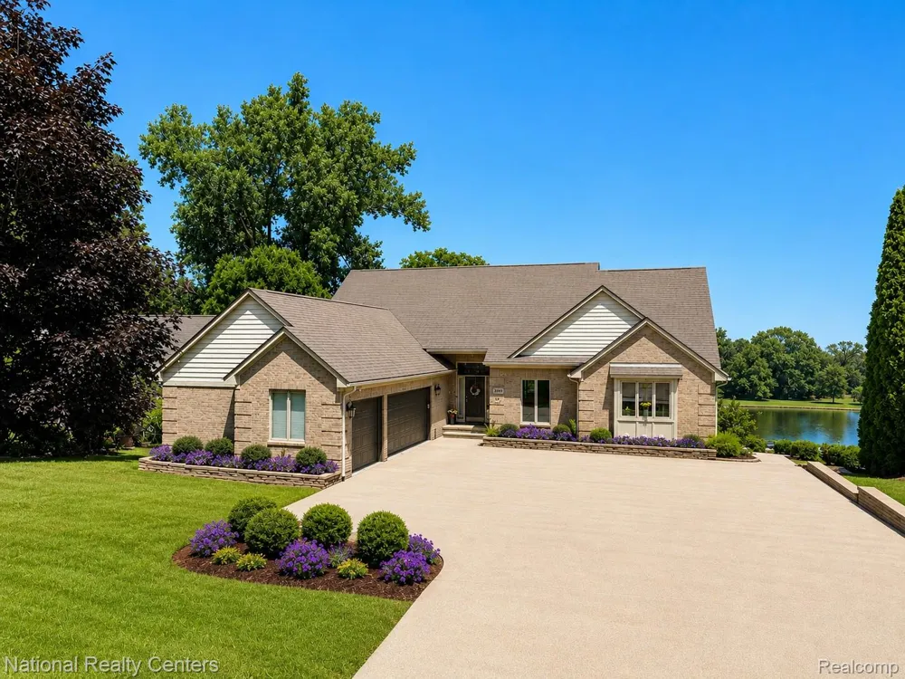 3380 E Benstein Road W Commerce Charter Township, MI 48382