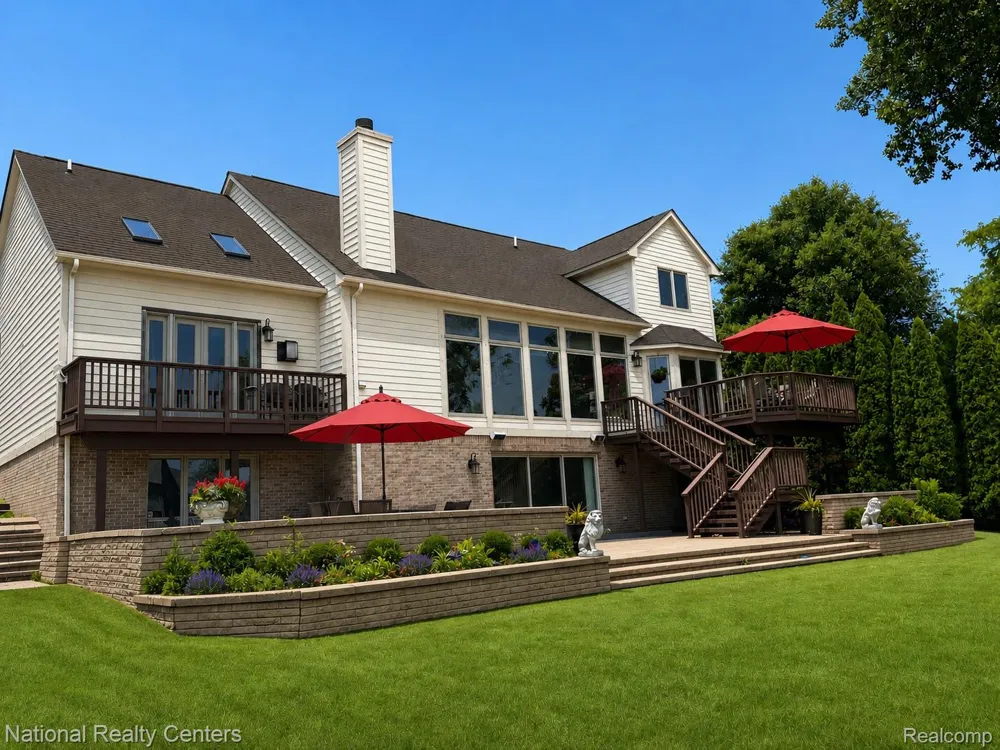 3380 E Benstein Road W Commerce Charter Township, MI 48382
