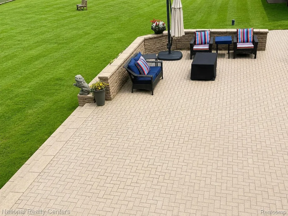 3380 E Benstein Road W Commerce Charter Township, MI 48382