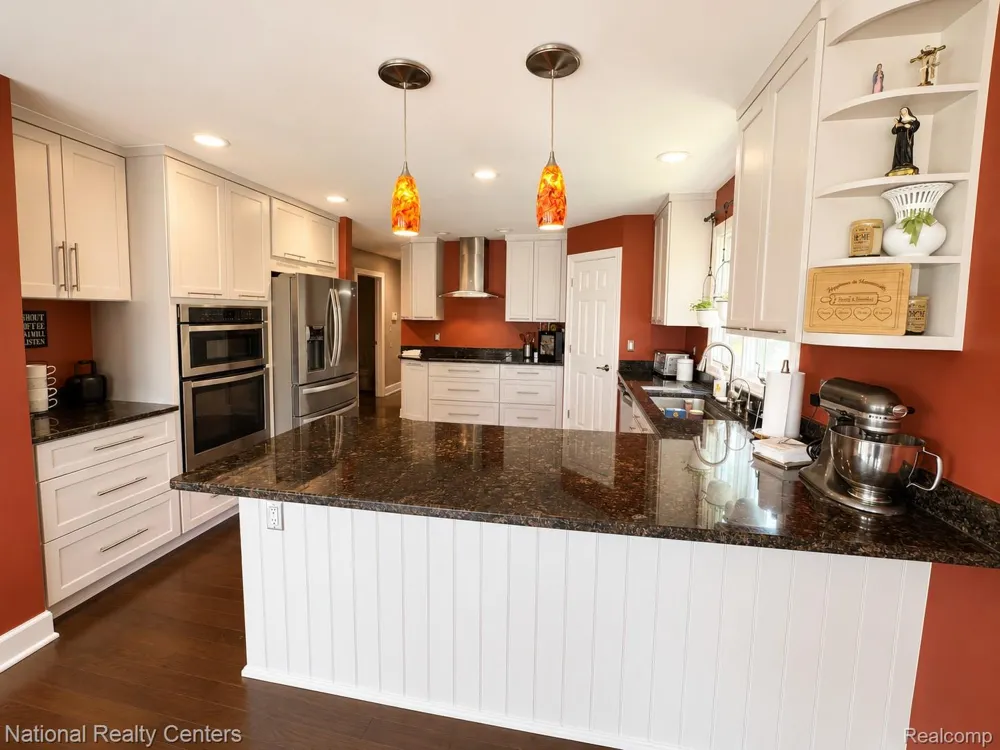 3380 E Benstein Road W Commerce Charter Township, MI 48382