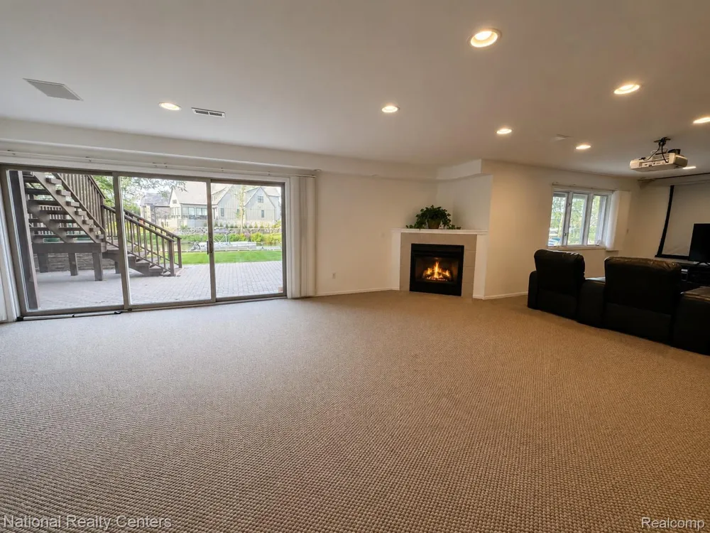 3380 E Benstein Road W Commerce Charter Township, MI 48382